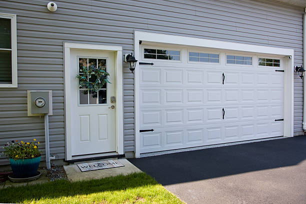 24/7 Emergency Garage Door Panel Replacement experts in Carthage, IL
